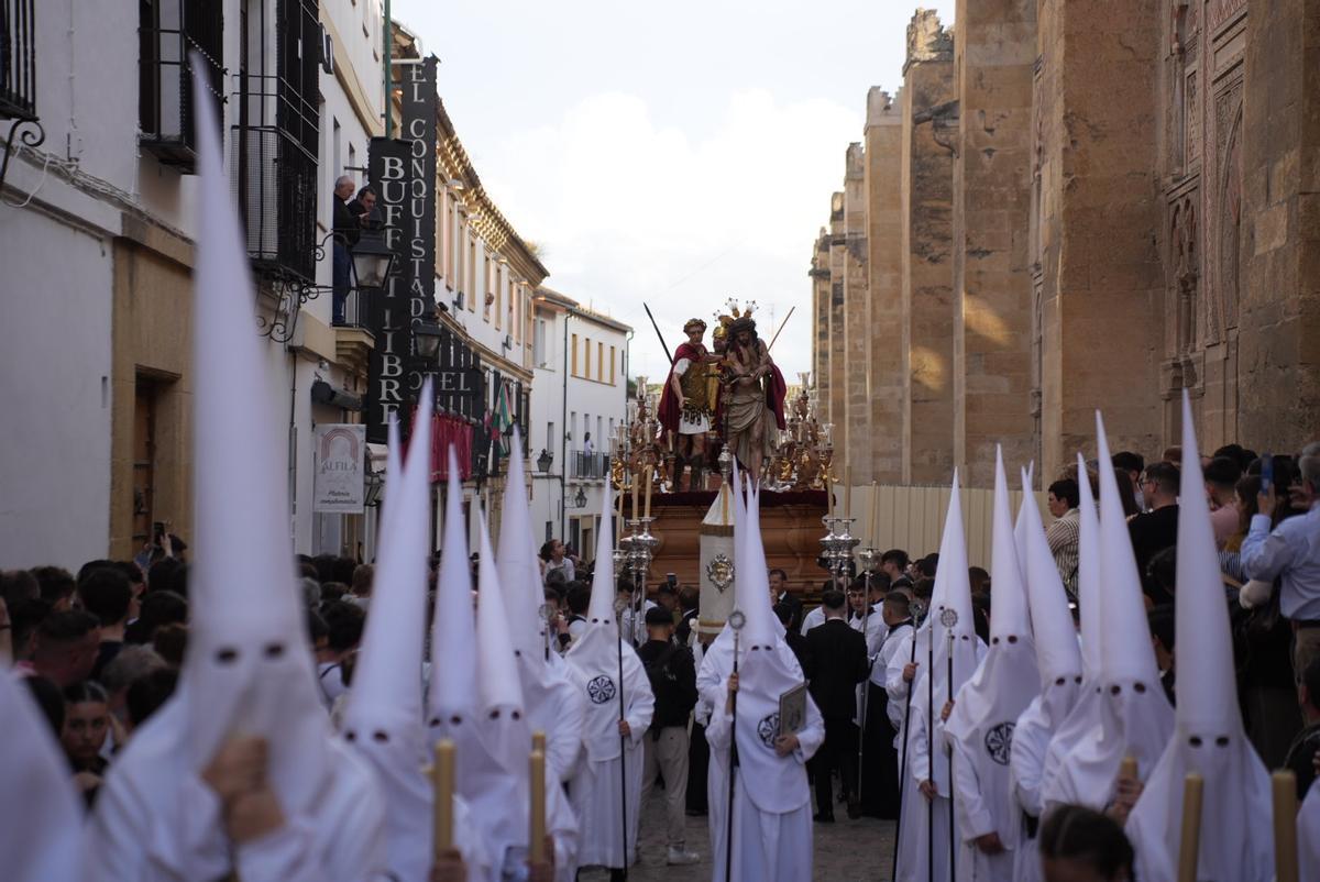 La salida procesional de la Presentación al Pueblo de Jesús de los Afligidos, en imágenes