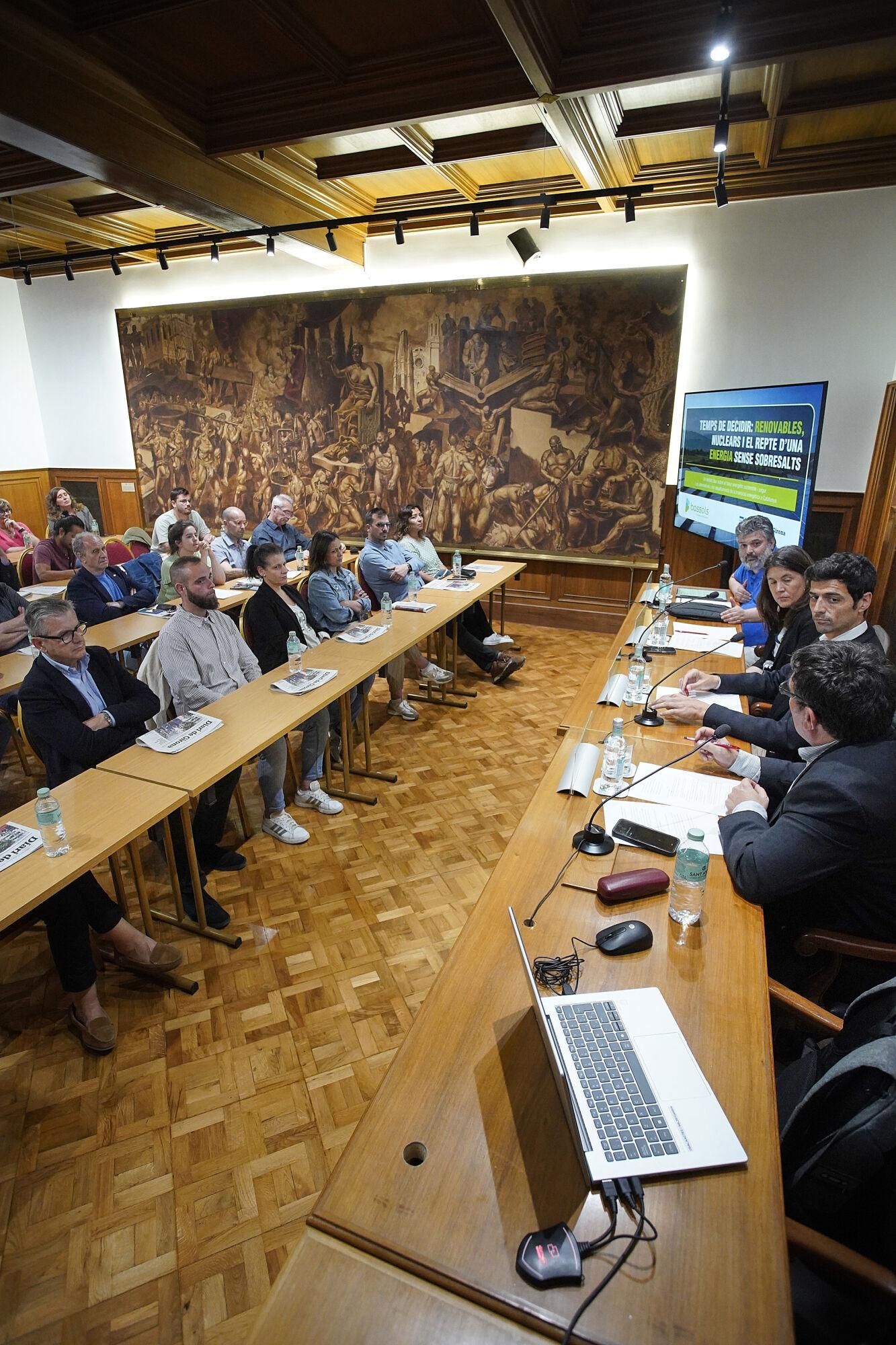 Girona cambra comerç jornada del diari «Temps de decidir: renovables, nuclears i el repte d’una energia sense sobresalts» Miquel Bosch, Director de negoci de Bassols Energia, Olot Prof. Alexandre Deltell, Universitat de Girona, enginyer de Fluids, Energia i Medi Ambient. Sra. Anna Camp, Directora de l’Institut Català d’Energia de Catalunya, Generalitat de Catalunya