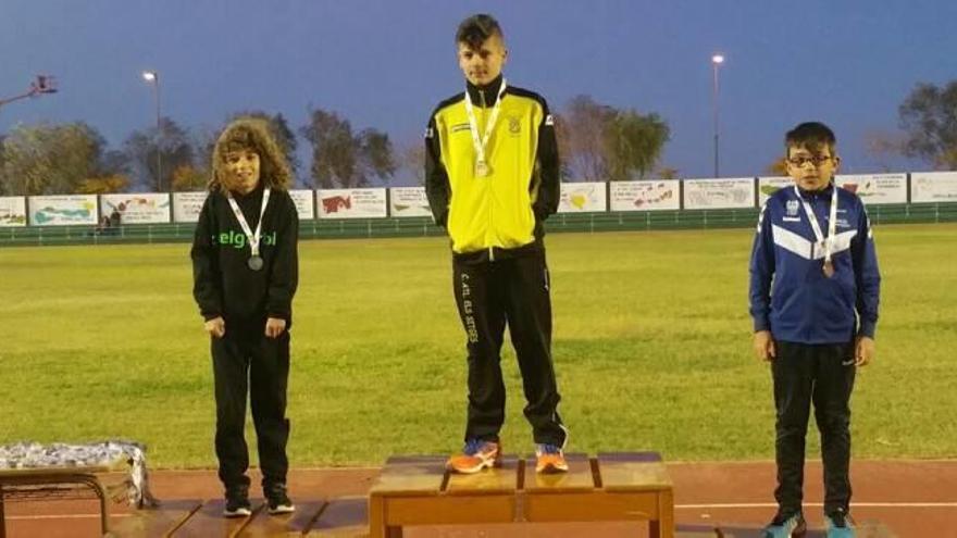 Xavi Martínez (izquierda) en el podio del provincial infantil.