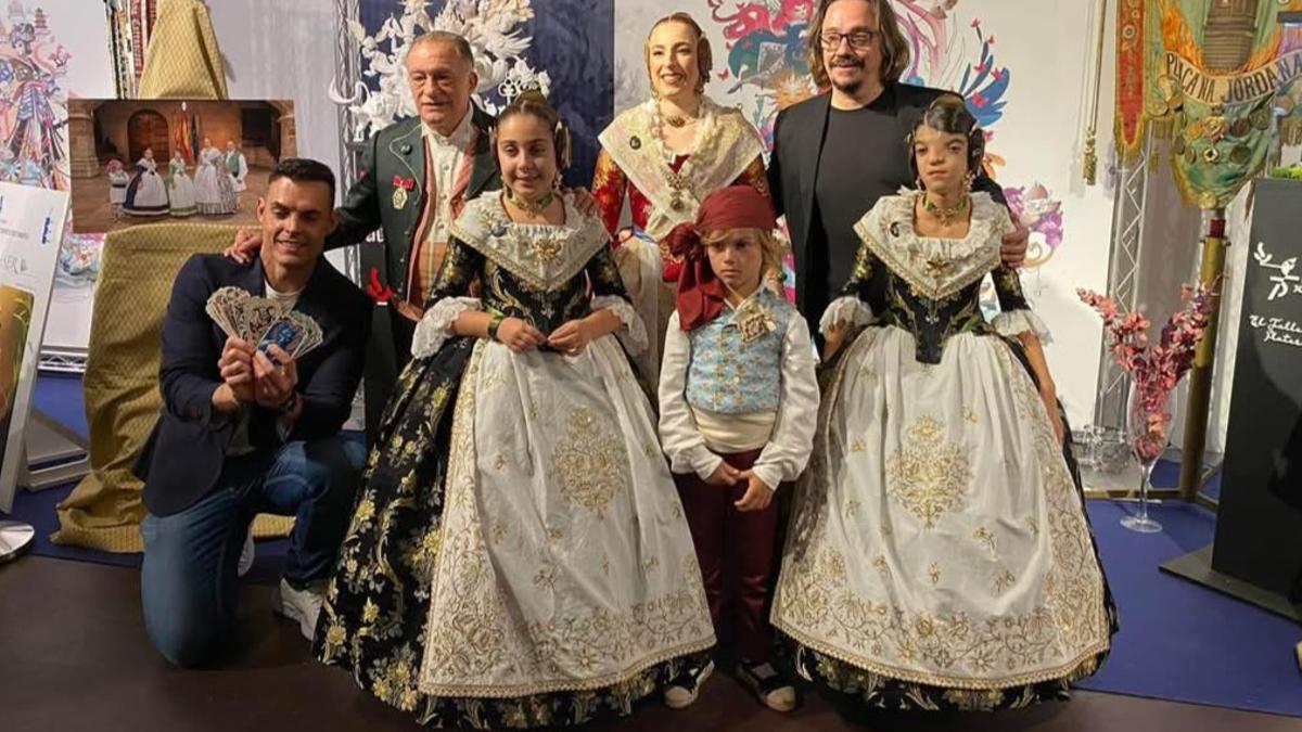 Gual y Platero, con el cuadro de honor de Na Jordana