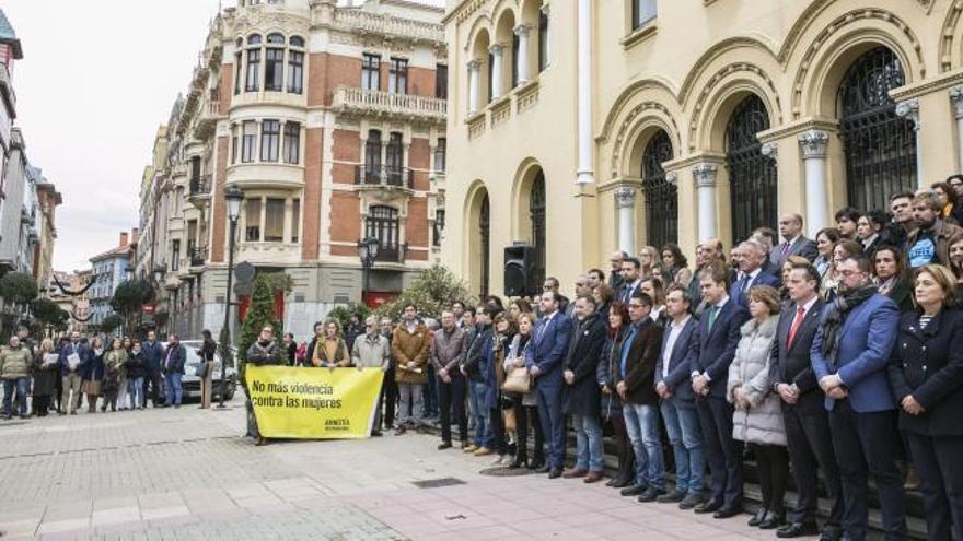 Adrián Barbón a Vox: "No me voy a sentar a negociar con un partido que niega la violencia machista"