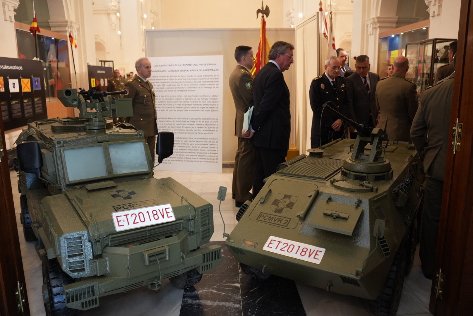 Exposición militar en San Felipe Neri