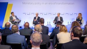 La presidenta del BCE, Christine Lagarde, junto al presidente de la Fed, Jerome Powell, en Sintra.