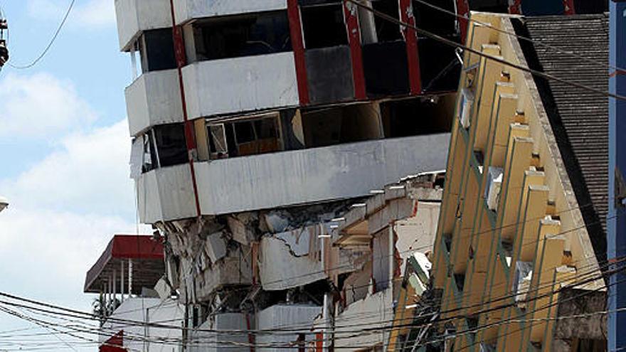 Edificios semiderruidos en Portoviejo (Ecuador).