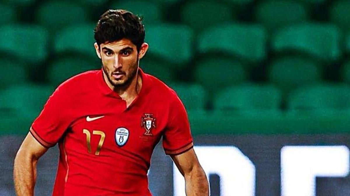 Guedes con su selección en la preparación de la EURO