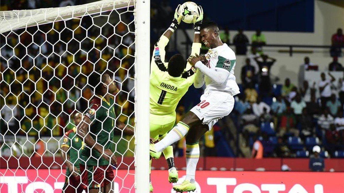 El ex barcelonista Ondoa está siendo una de las figuras de la Copa de África