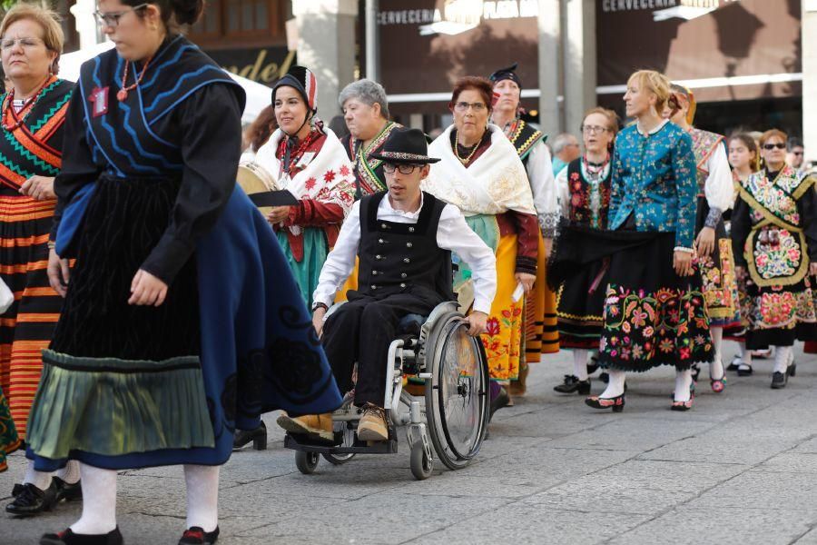 Desfile de trajes regionales