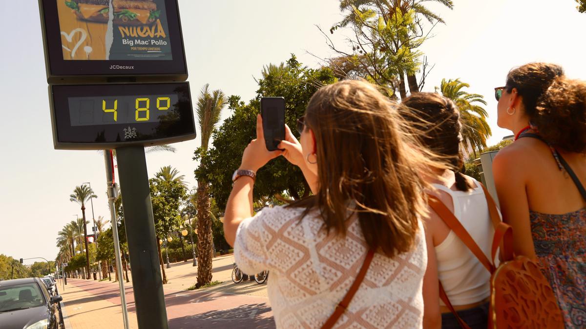 Un termómetro marca 48 grados en Córdoba