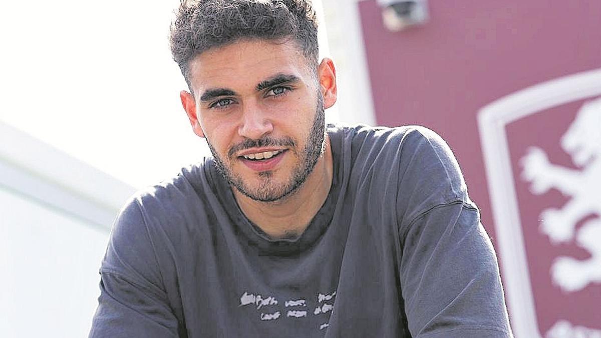 El lateral del Aston Villa y ex del Levante UD, Andrés García.