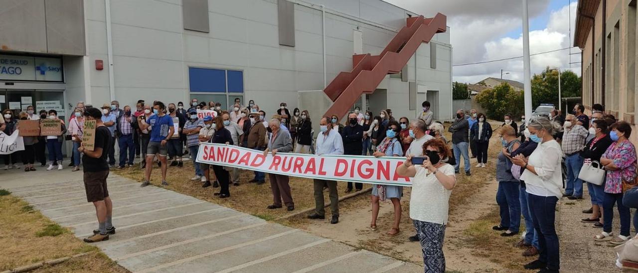 Imagen de archivo de la plataforma sayaguesa por la sanidad rural durante una de sus manifestaciones. | J. S.