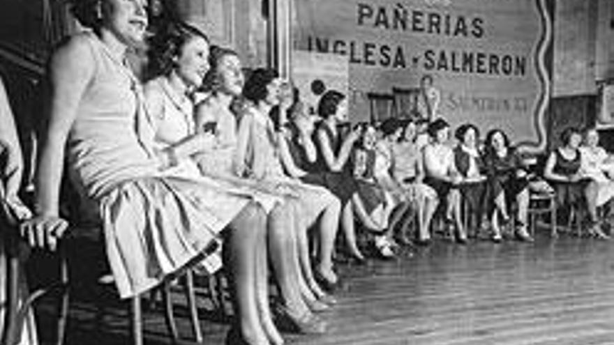 Ein Ballsaal in Barcelona Anfang der 30er-Jahre, fotografiert von Gabriel Casas.