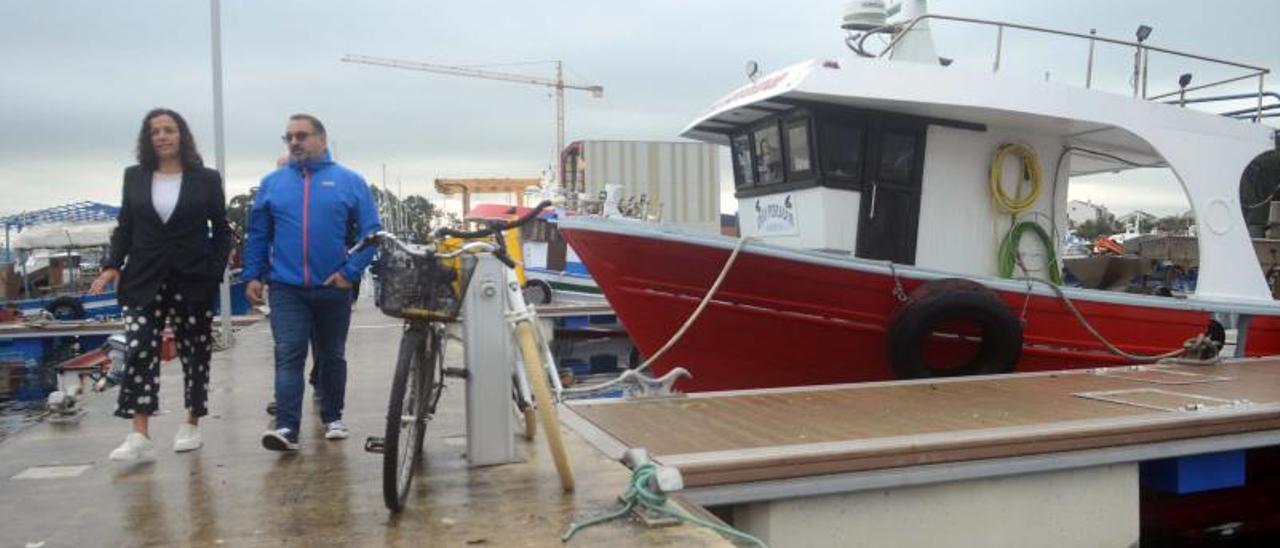 Susana Lenguas en su visita al muelle de O Xufre.