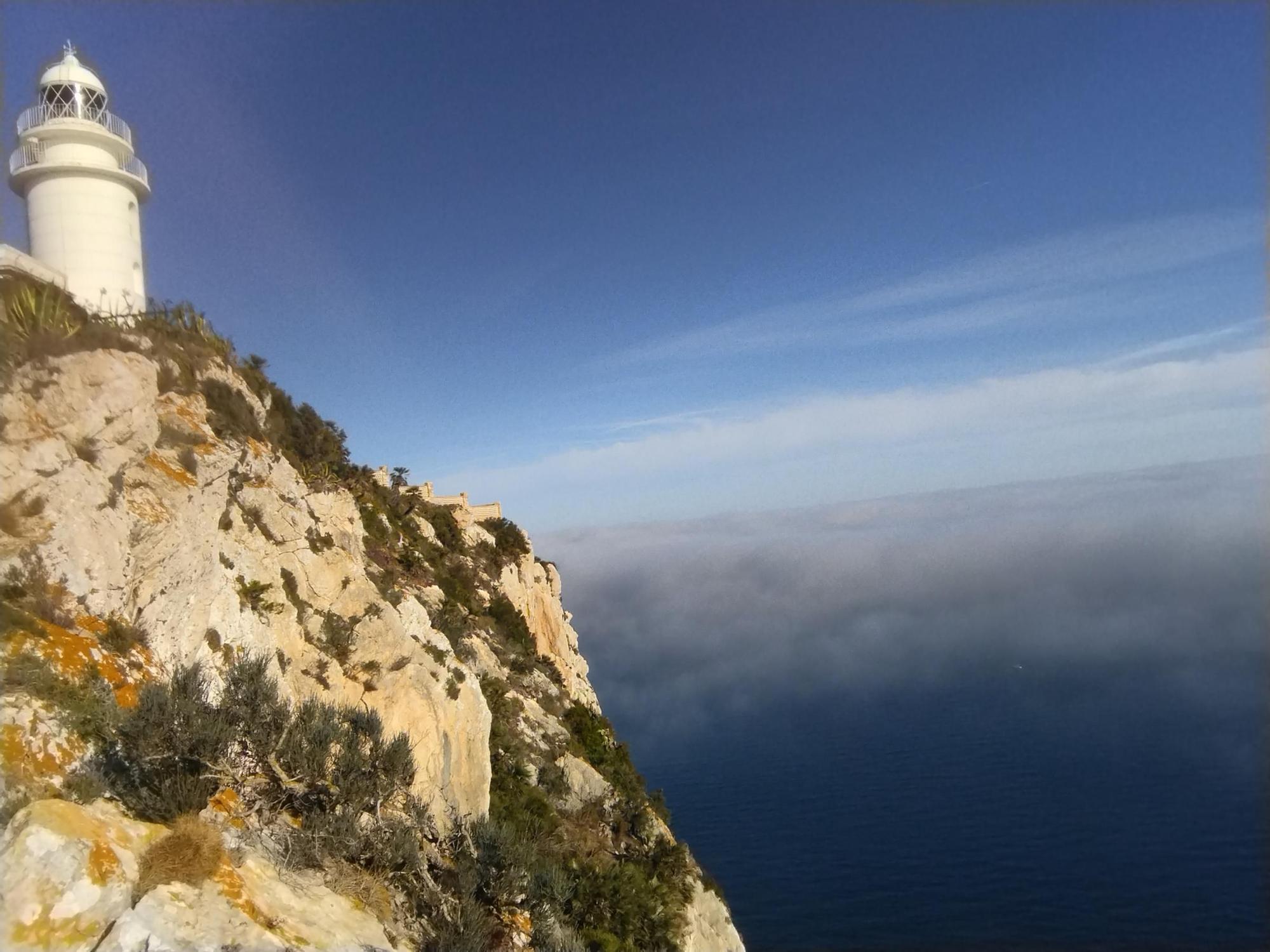 La niebla, desde el cabo de Sant Antoni (imágenes)