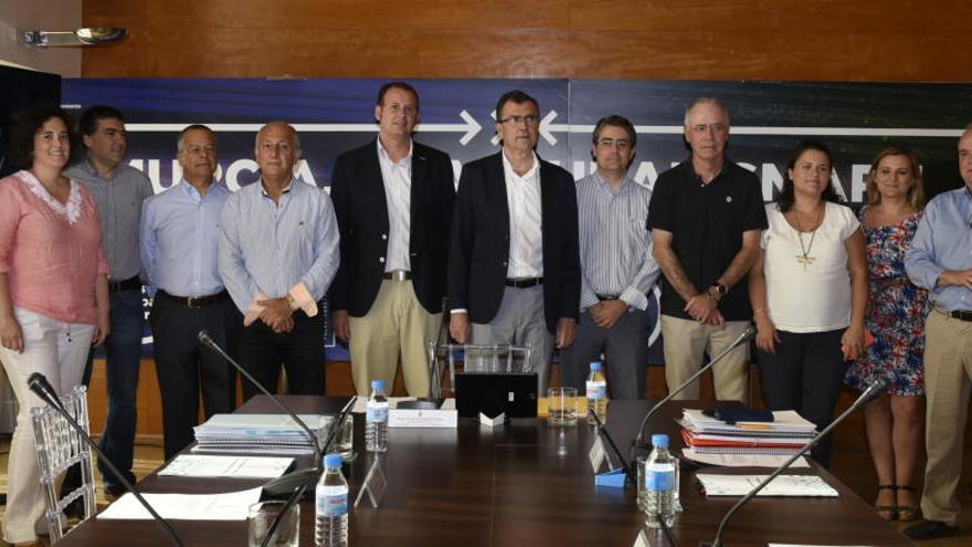 El alcalde Ballesta, junto a seis concejales y dos técnicos, presentaron ayer el proyecto ´MiMurcia´.
