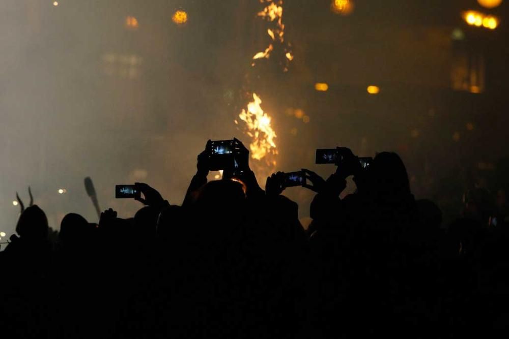 Rund 20.000 Zuschauer verfolgten am Sonntagabend (29.1.) das Spektakel der Teufel und Bestien auf Mallorca, die lärmend und funkensprühend durch Palma zogen. Die Tradition zu Palmas Stadtfest Sant Sebastià war wegen des Unwetters verschoben worden.