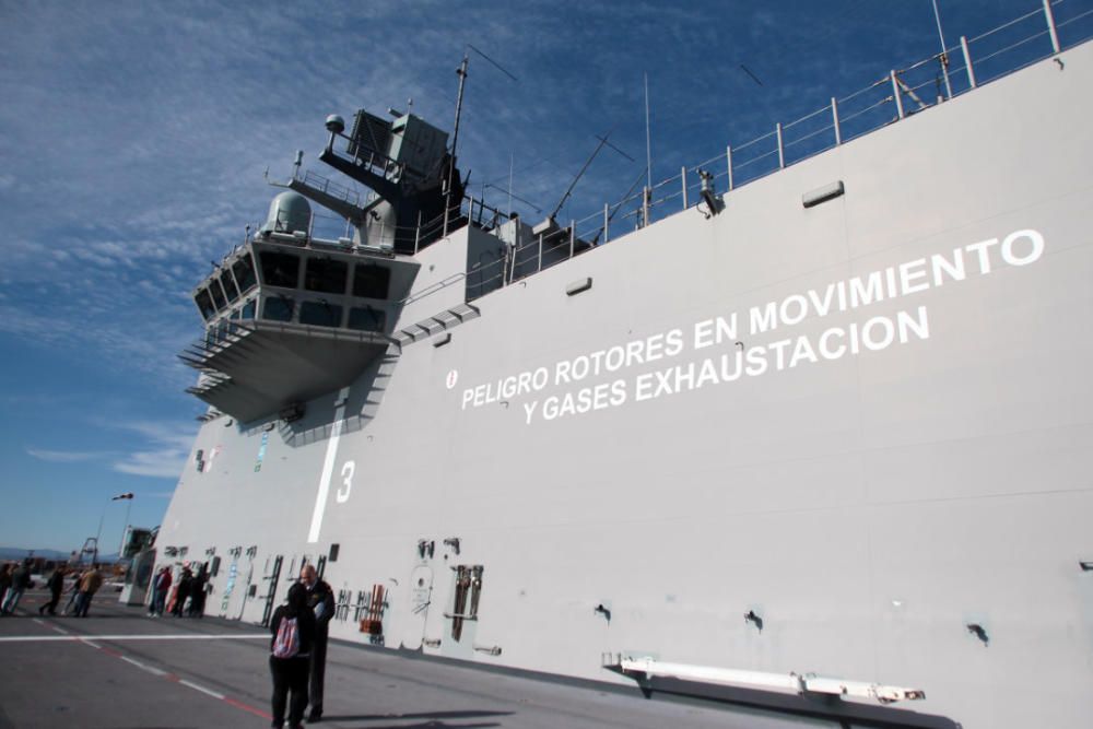 Buque de la Armada Juan Carlos I en la Marina de València