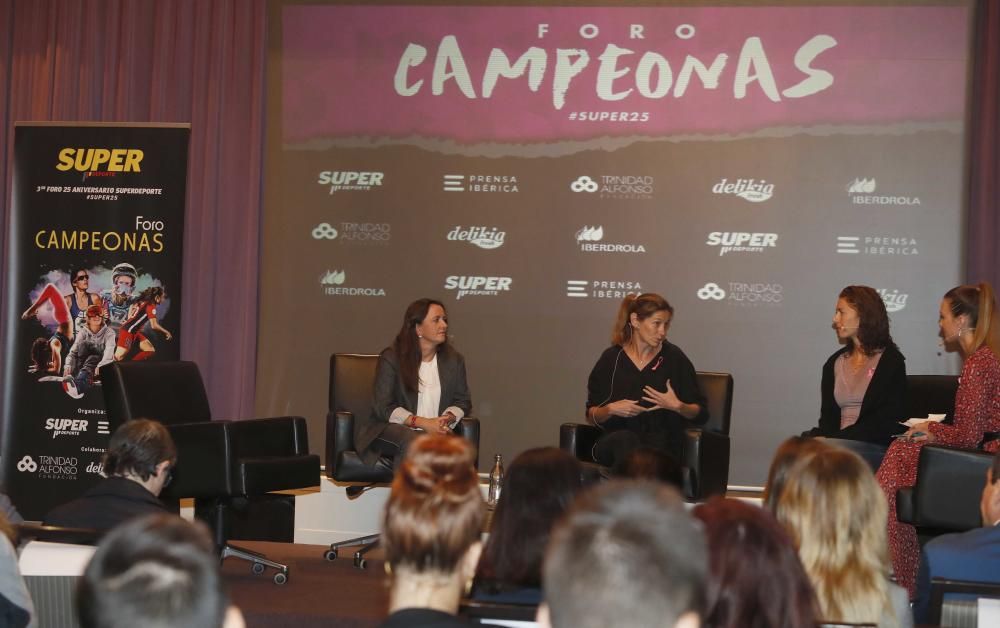 Debate entre Campeonas en el tercer Foro 25 años de SUPER, en imágenes