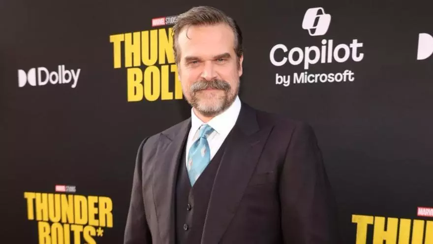 David Harbour ('Stranger Things') descubre que sus problemas mentales no son por el dinero