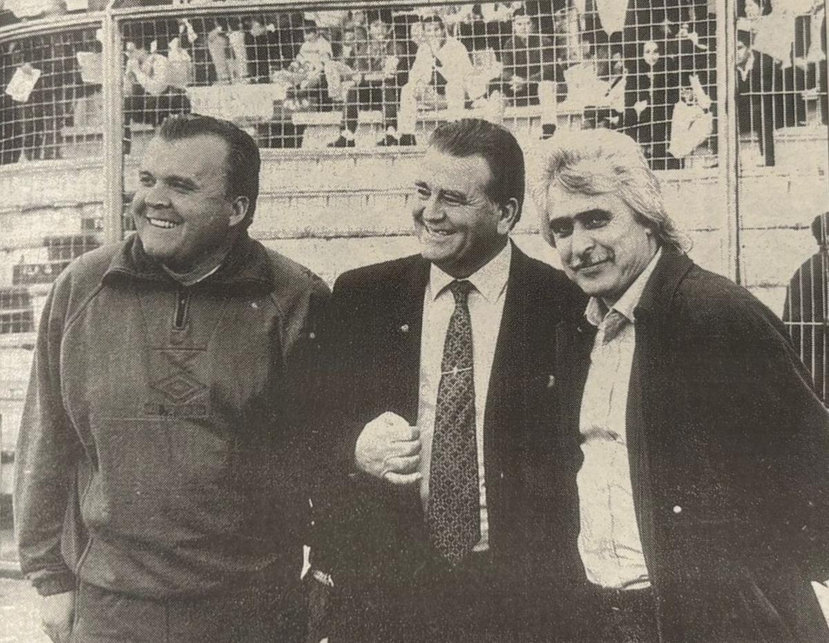 Crispi, Pepe Aragón -presidente del Granada en la 94-95- y Rafael Gómez, el 11 de diciembre de 1994.