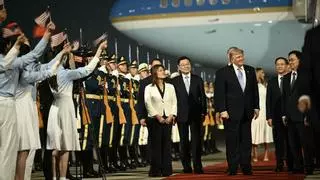 Donald Trump llega a Pekín después de 9 años para reunirse con Xi