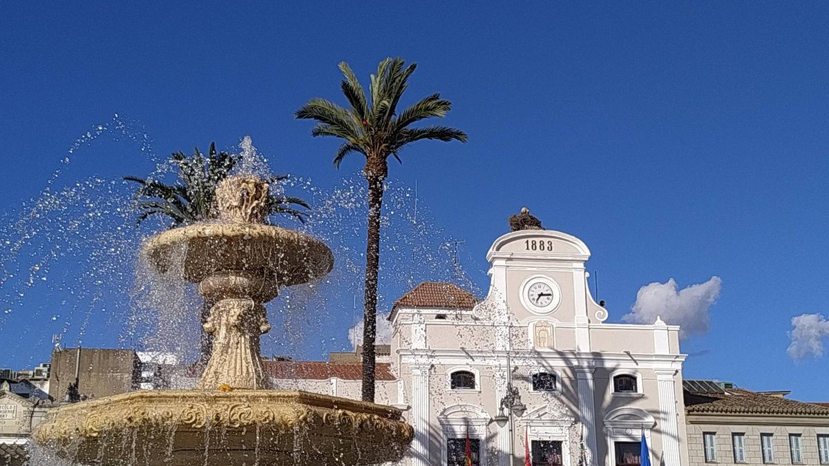 Cielos despejados en la Plaza de España de Mérida