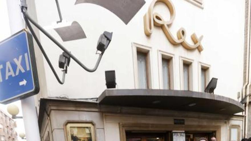 Protesta en el Cine Rex para evitar su cierre