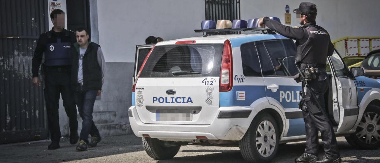 Las Cortes reclaman a Madrid ampliar la Policía autonómica a 500 efectivos