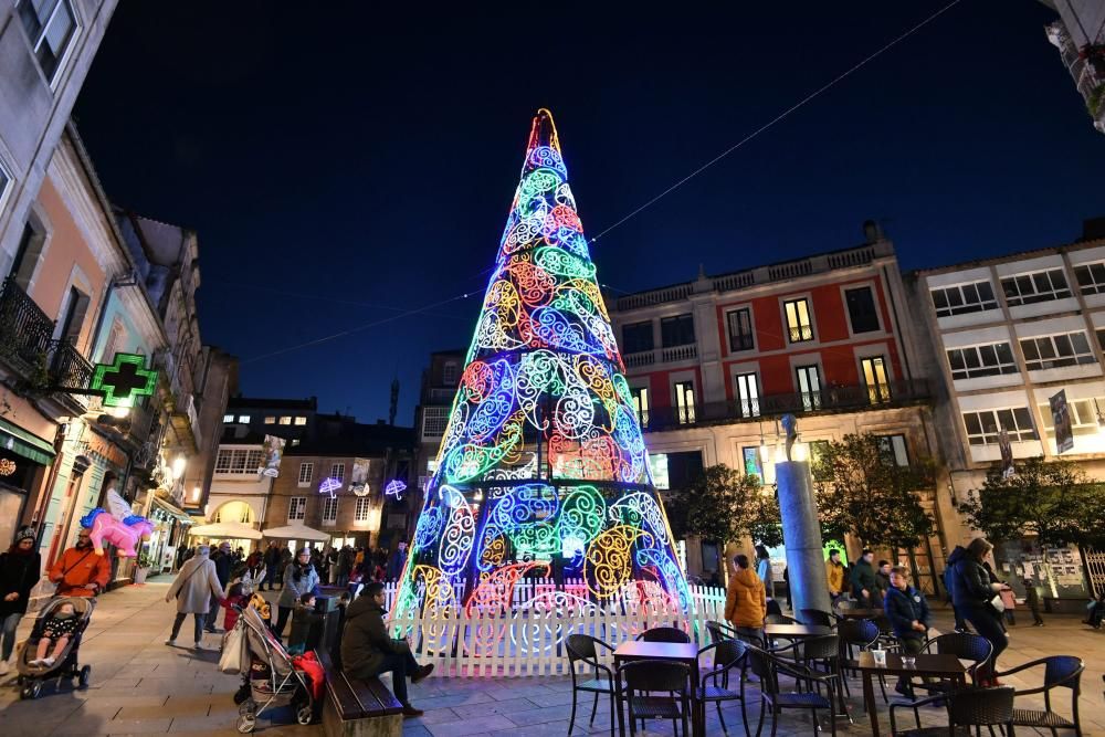 Navidad en Pontevedra 2019 | El arcoíris que aparece cada noche en la Boa Vila