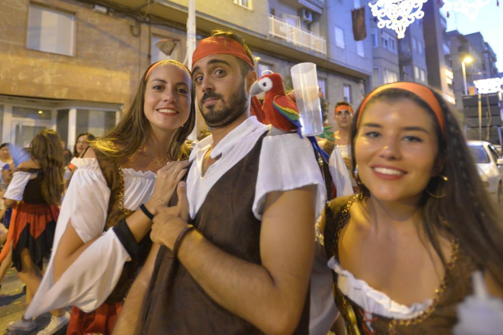 El popular desfile de la Gran Charanga en Elche reúne a más de 4.500 participantes