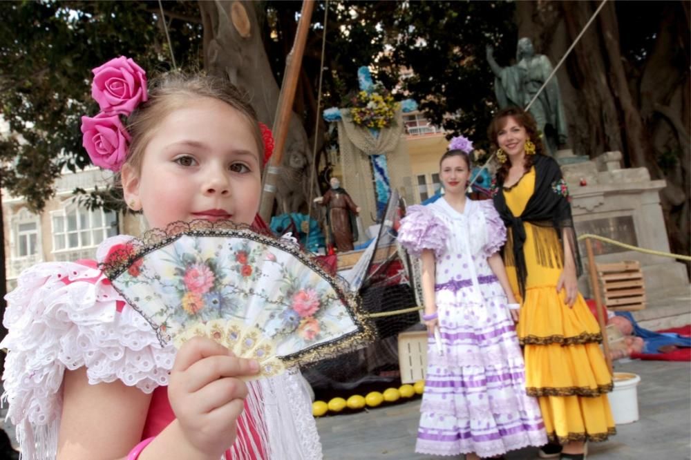 Gran ambiente en al Fiesta de las Cruces de Mayo en Cartagena