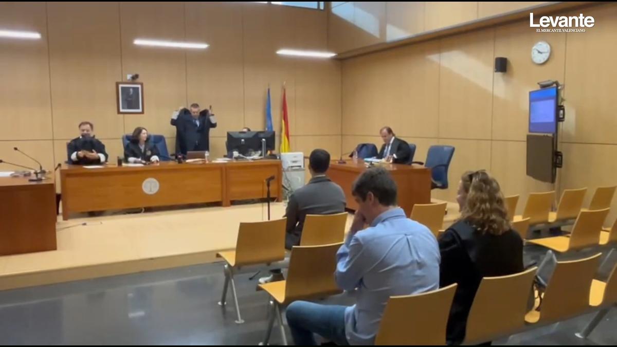 Acusa a un joven de romperle diez dientes durante una pelea a la salida de una discoteca de València