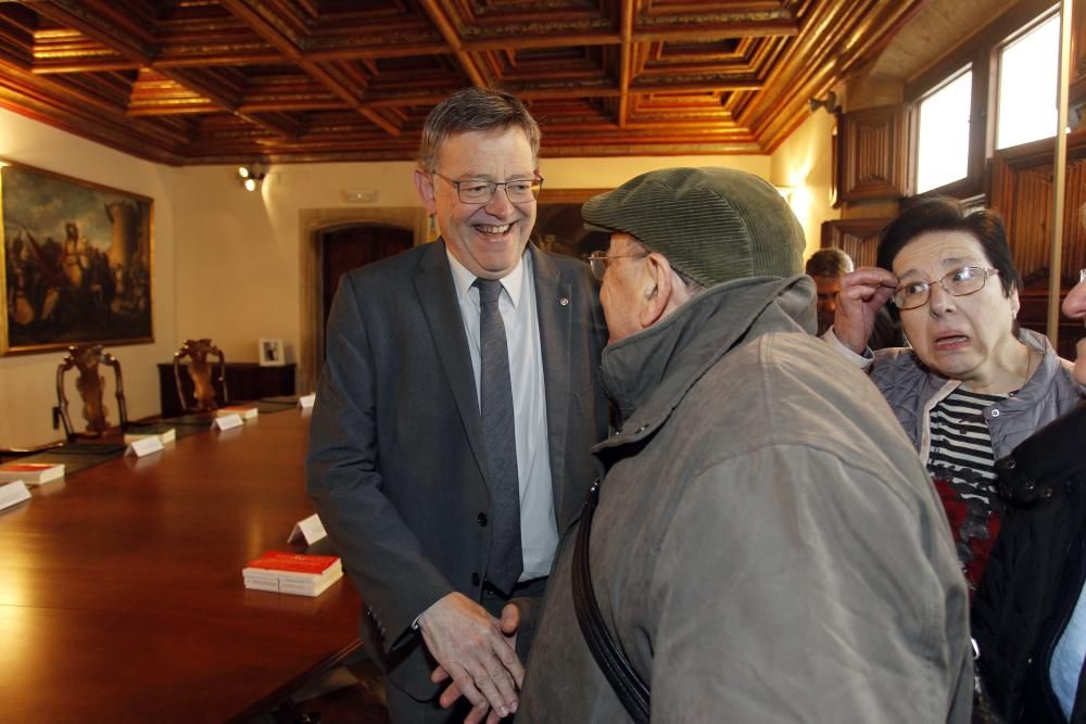 Vecinos de Morella, de visita en el Palau de la Generalitat