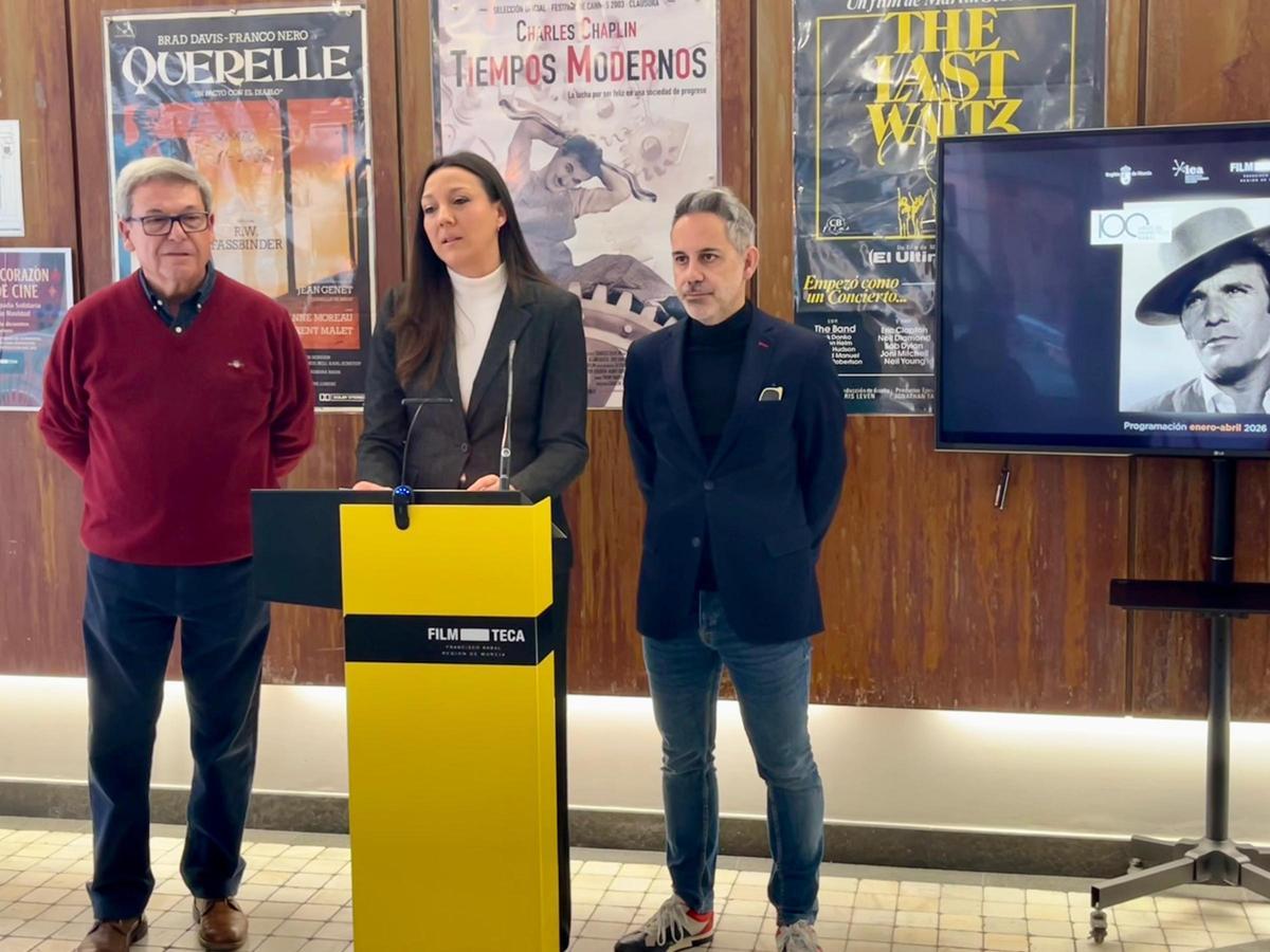 Carmen Conesa y Jorge Cruz, durante la presentación de la programación de la Filmoteca Regional para 2026