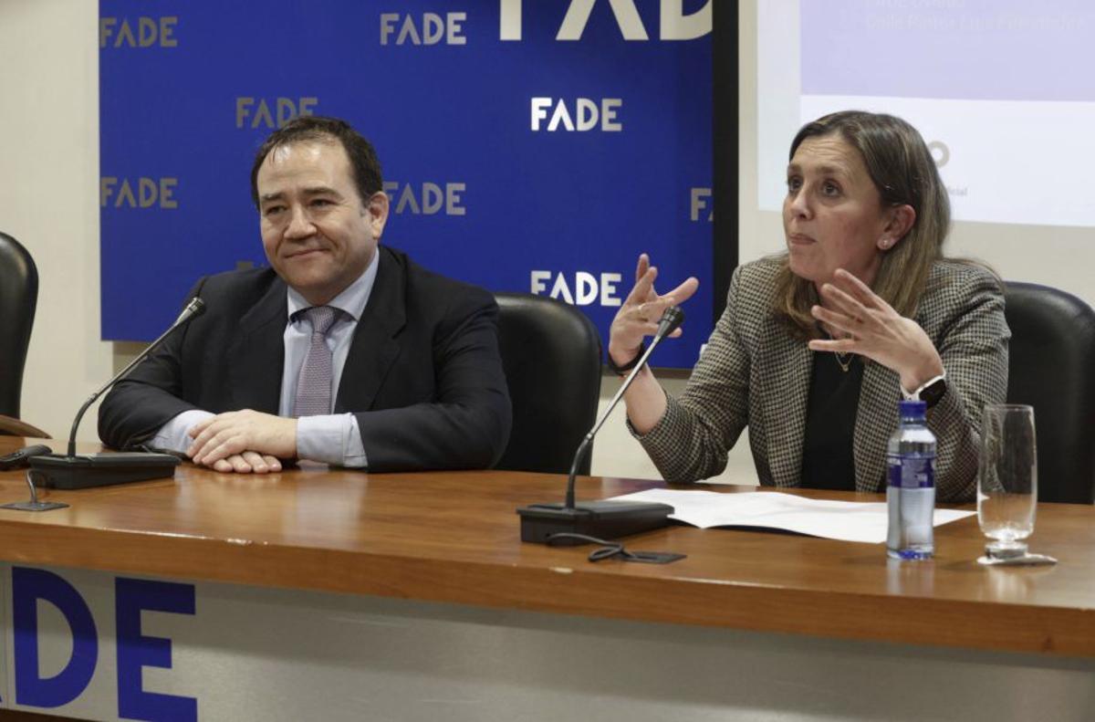 El presidente del ICO, Manuel Illeca, y María Calvo. | IRMA COLLÍN