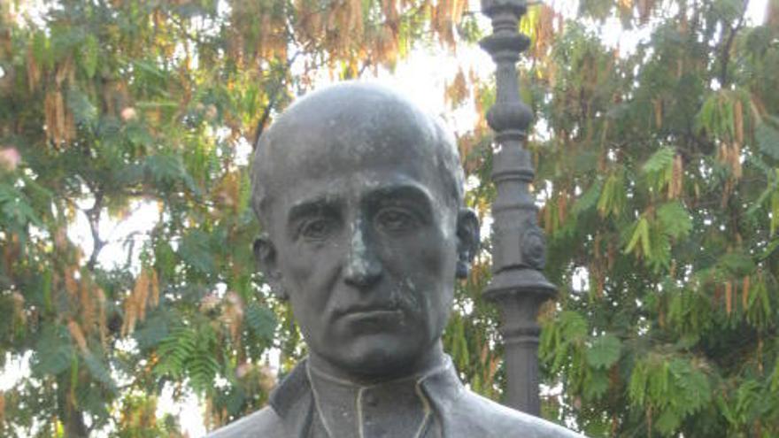 Monumento al padre Luis Coloma, en la plaza del Arroyo, de Jerez de la Frontera.