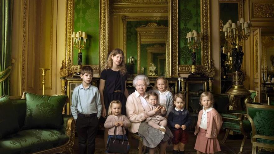 La reina de Inglaterra cumple 90 años mostrando su cara más familiar