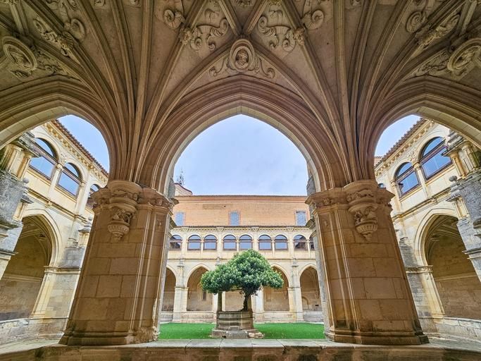 Claustro del Real Monasterio de San Zoilo, una de las joyas de Carrión de los Condes.