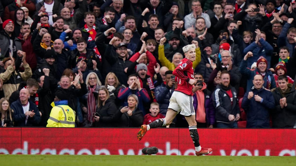 Garnacho celebra su doblete y el tercer tanto definitivo de su equipo en Old Trafford