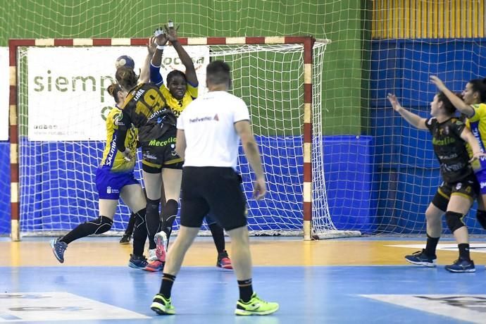 26-02-20 DEPORTES. PABELLON DE LAS REMUDAS. BARRIO DE LAS REMUDAS. TELDE. Partido de balonmano femenino entre el Remudas Rocasa y el Guardés disputado en Pabelloon Antonio Moreno del barrio teldense de Las Remudas.    Fotos: Juan Castro.  | 26/02/2020 | Fotógrafo: Juan Carlos Castro