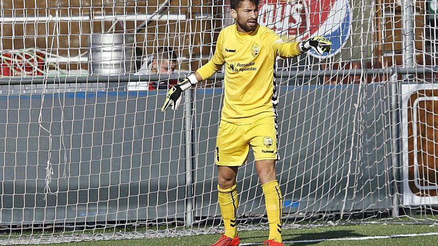 Marcos Pérez en el partit contra el València Mestalla de la temporada passada.