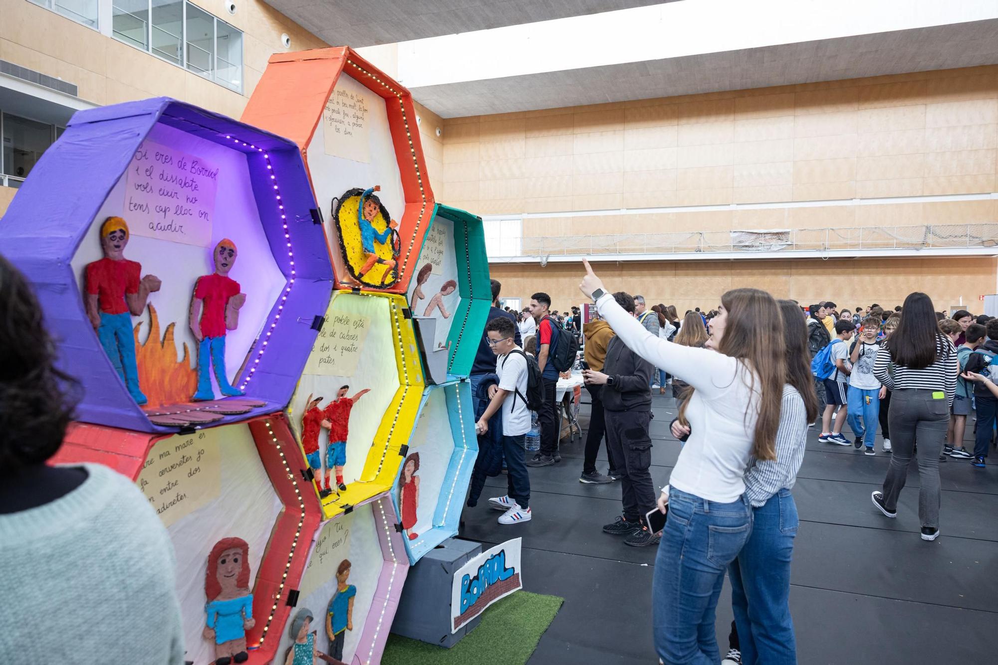 El décimo aniversario de Firujiciència congrega a más de tres mil personas en el campus