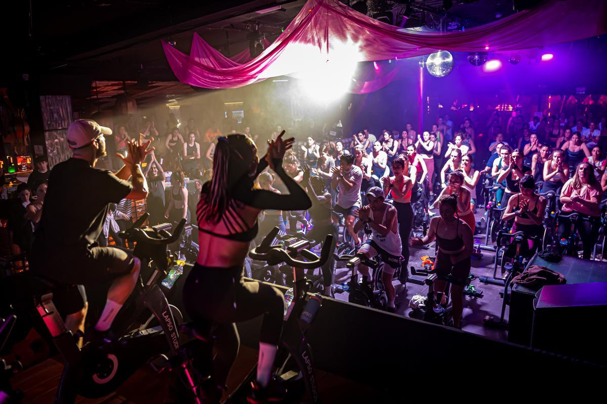 Sesión de cycling indoor de Lapso en la discoteca Bling Bling