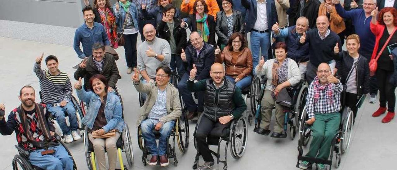 Miembros de la Confederación Galega de Persoas con Discapacidade (COGAMI). // FdV