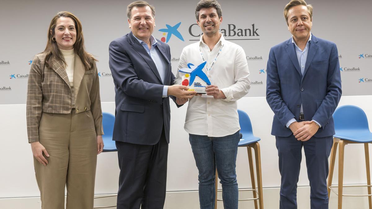 Entrega del trofeo de CaixaBank a Arkadia Space.