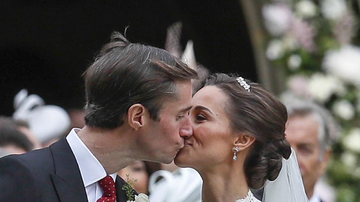 La boda de Pippa Middleton y James Matthews al detalle: el cariñoso beso de los novios