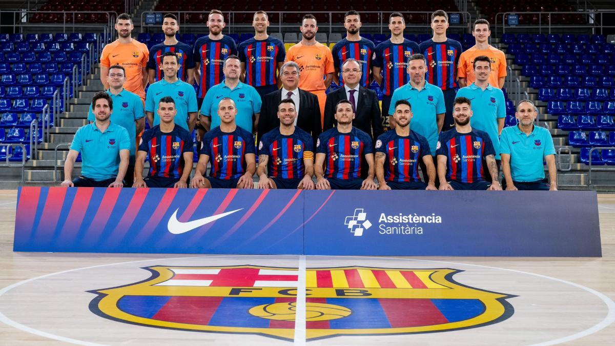 El presidente Joan Laporta se hizo la foto con el equipo