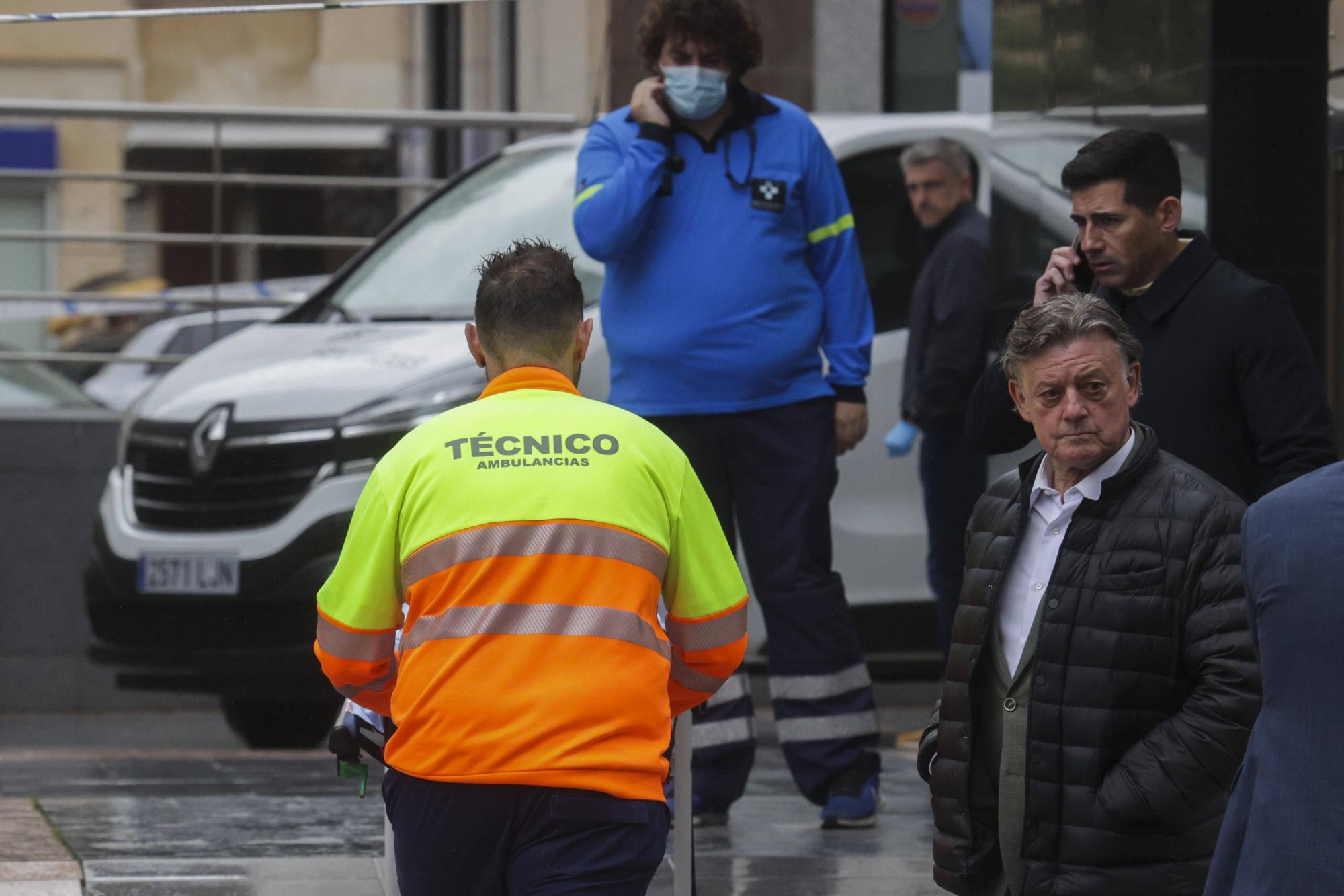 En imágenes: Conmoción en el ovetense barrio de La Ería por la muerte de dos gemelas de 12 años