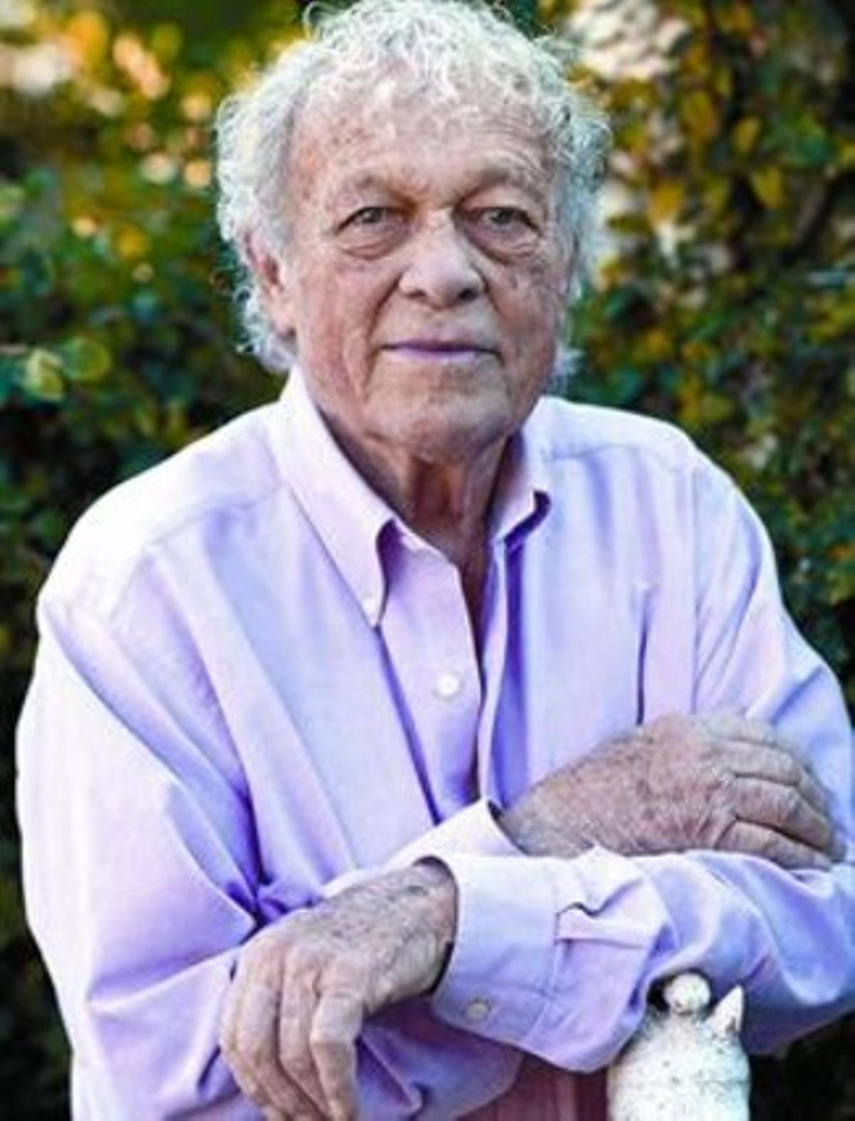 Una imatge recent del bàrman Scotty Bowers, el noi per a tot de Hollywood. Una imatge recent del bàrman Scotty Bowers, el noi per a tot de Hollywood.