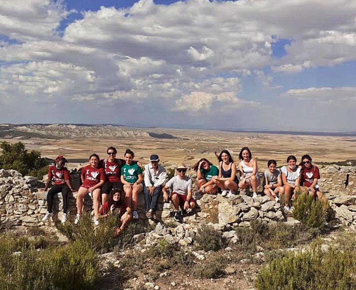 Los jóvenes se convierten en guías por sus pueblos