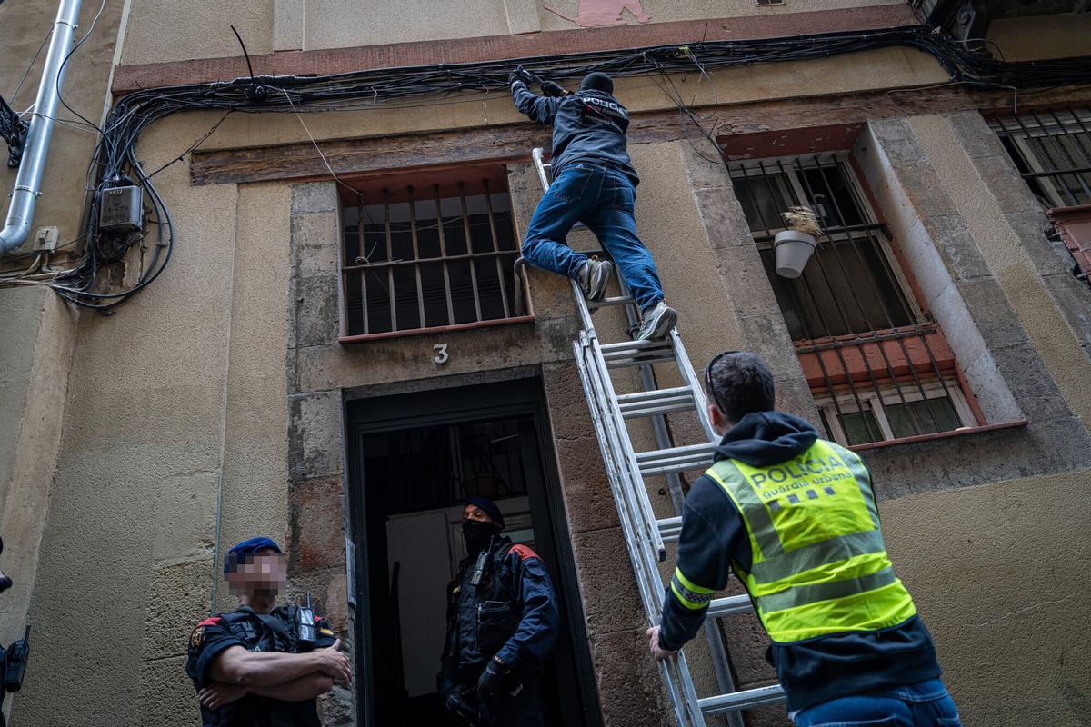 Macrooperación policial contra el tráfico de droga en el centro de Barcelona